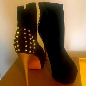 A pair of size 12 spiked heels